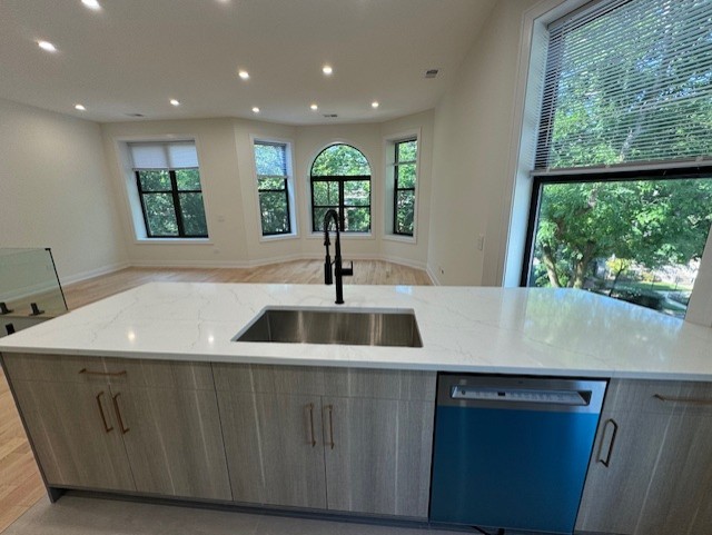 715 W Aldine Avenue Unit: PH