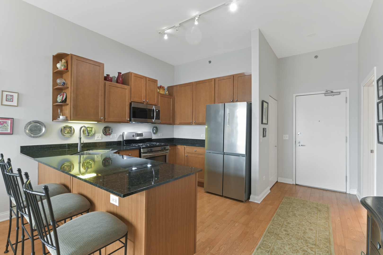 230 W Division Street Unit: 606
