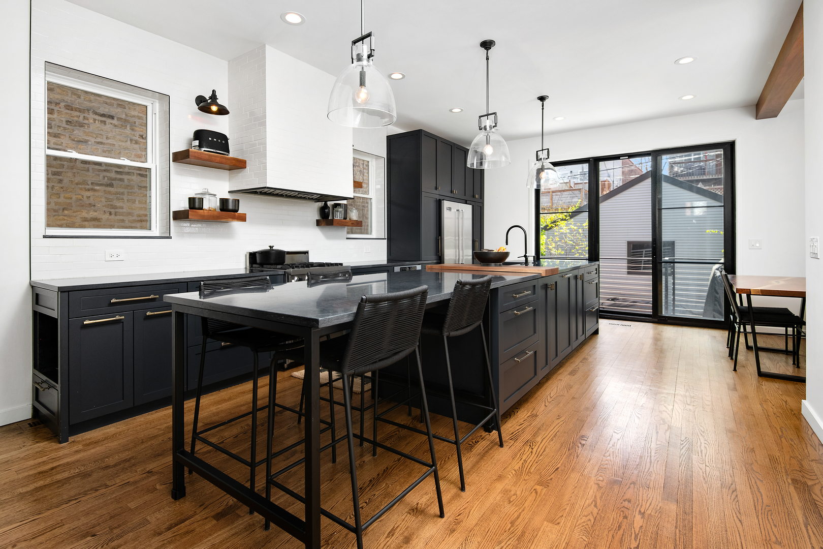 2131 W Cortland Street