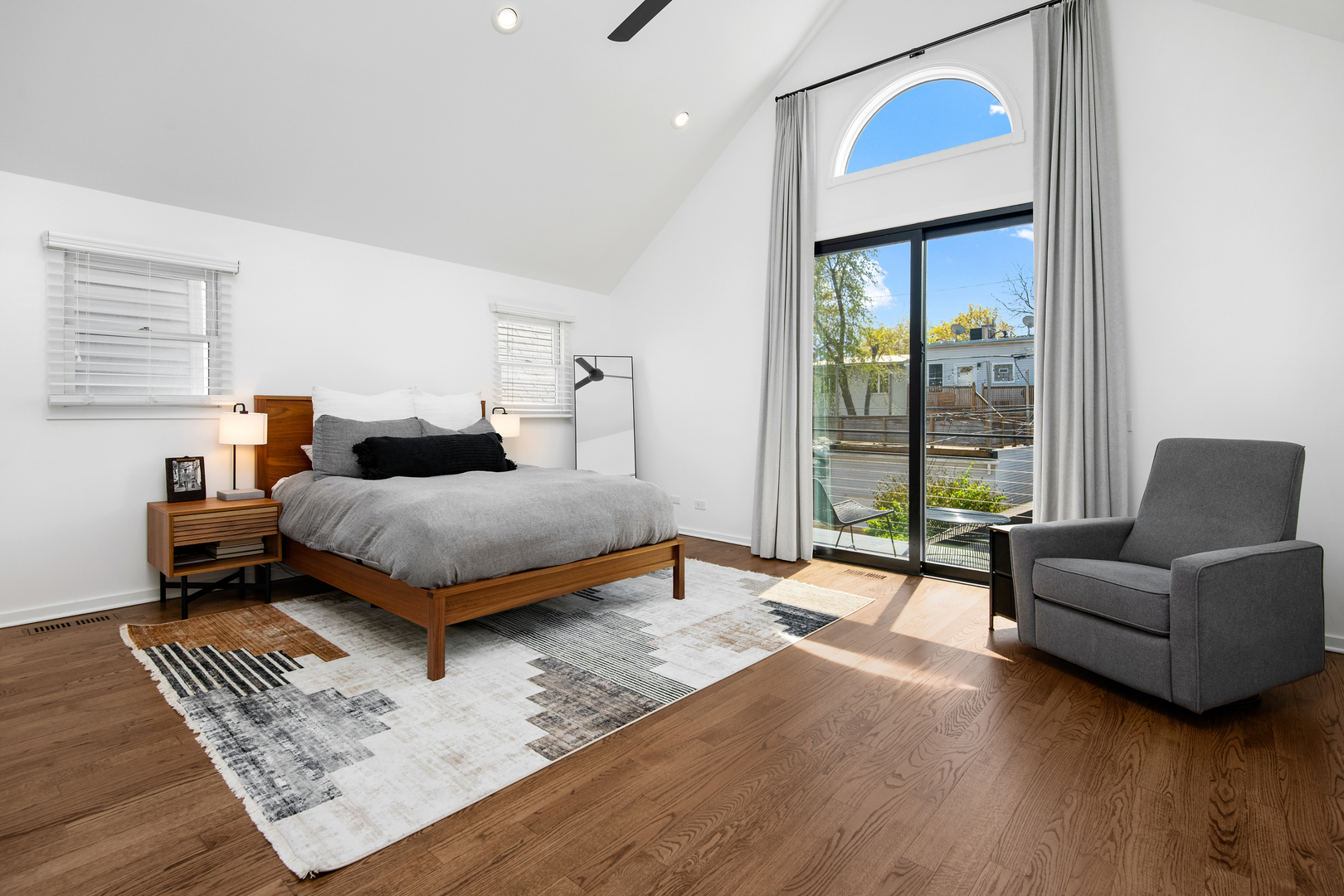 2131 W Cortland Street