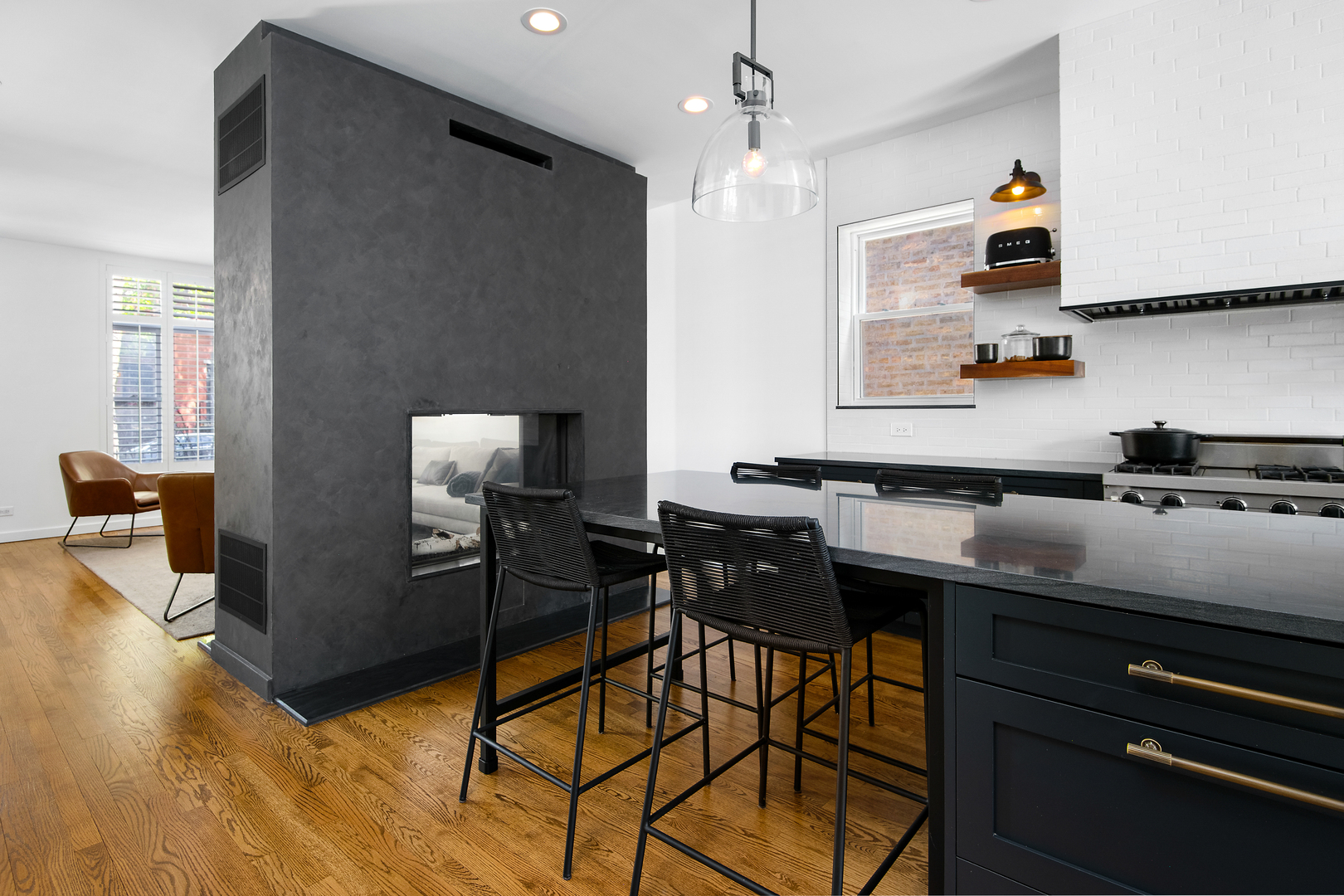 2131 W Cortland Street