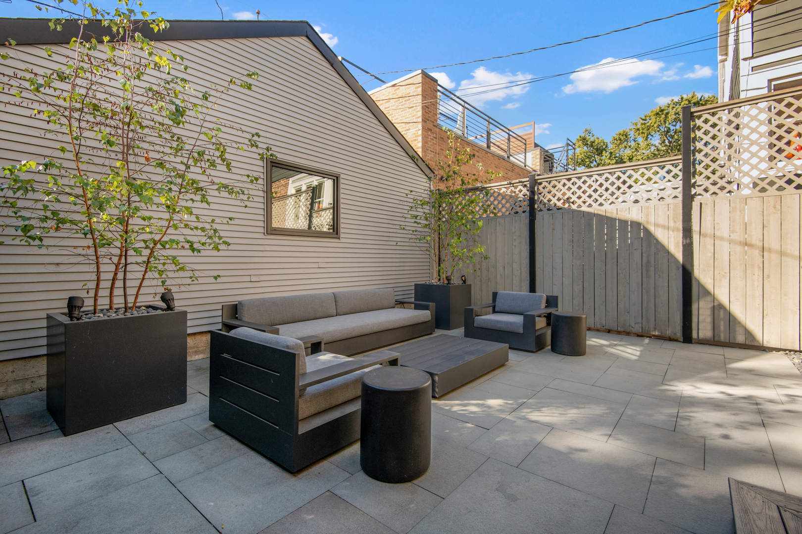 2131 W Cortland Street