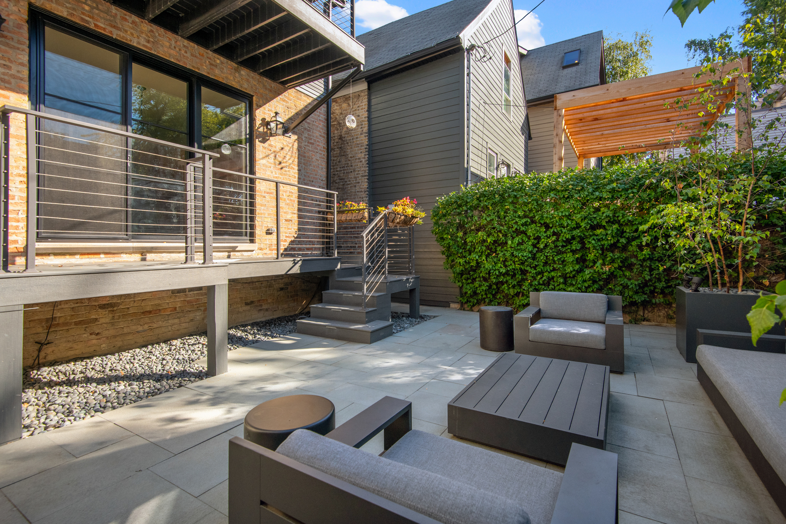 2131 W Cortland Street