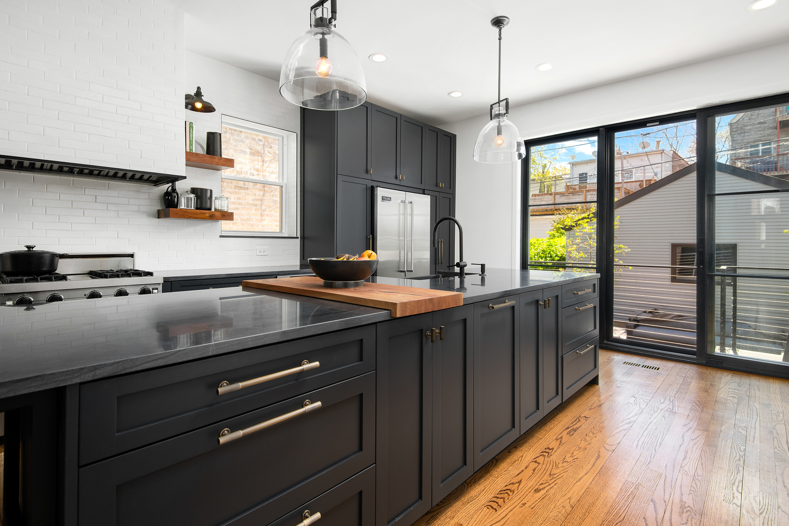 2131 W Cortland Street