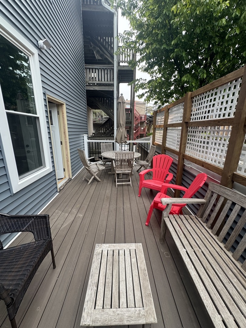 1040 W Roscoe Street Unit: 3