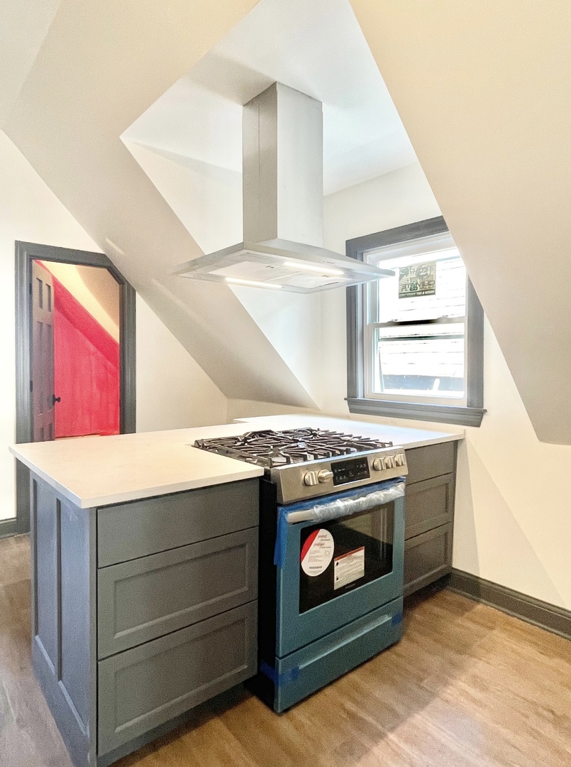1040 W Roscoe Street Unit: 3