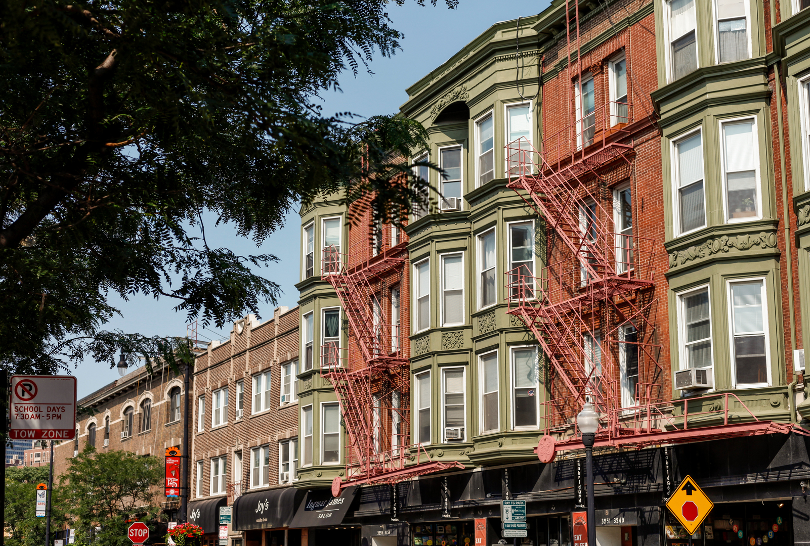 1040 W Roscoe Street Unit: 3