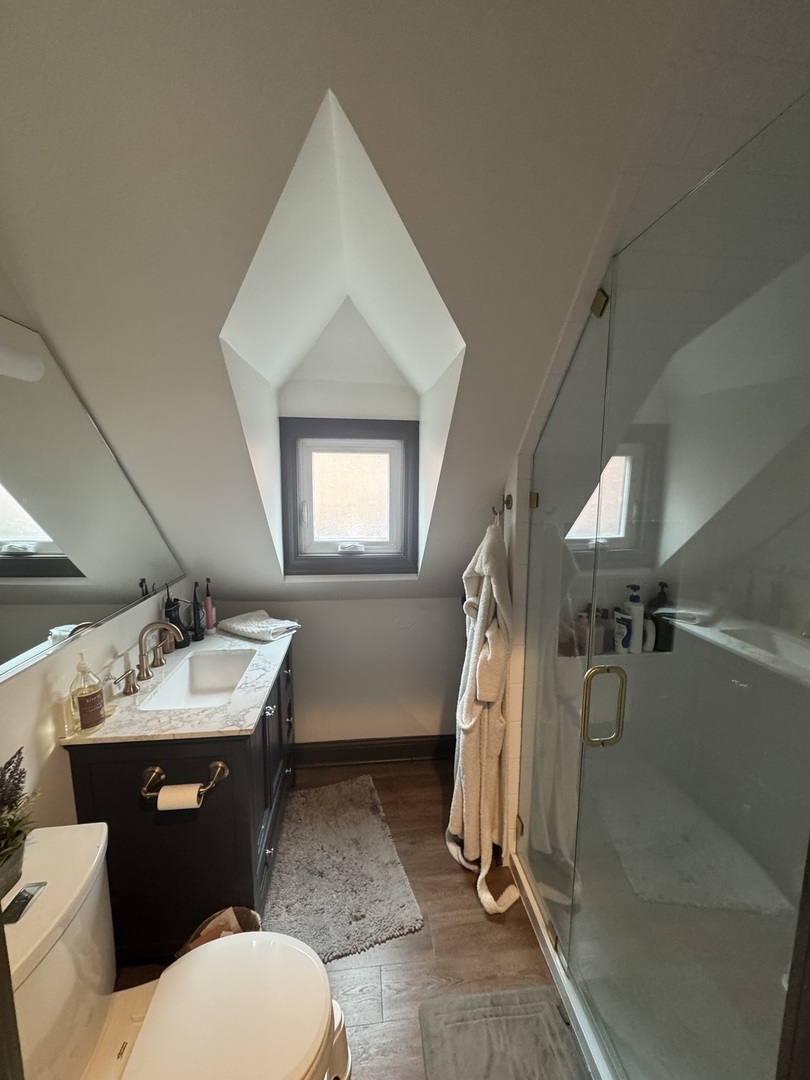 1040 W Roscoe Street Unit: 3