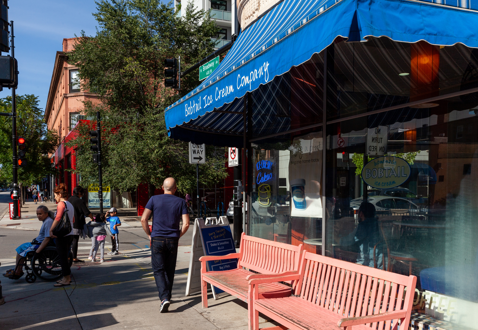 1040 W Roscoe Street Unit: 3