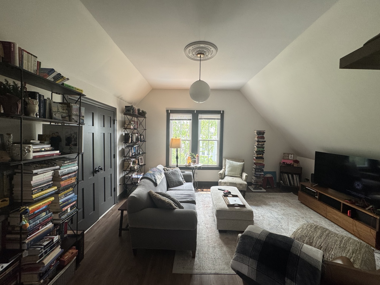 1040 W Roscoe Street Unit: 3