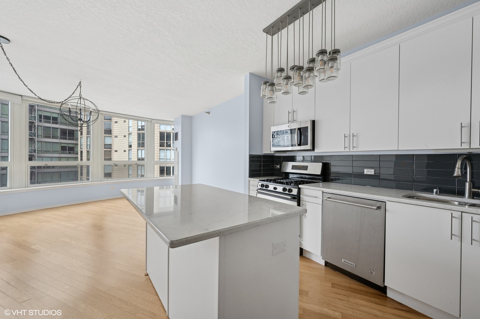 600 N Kingsbury Street Unit: 1707