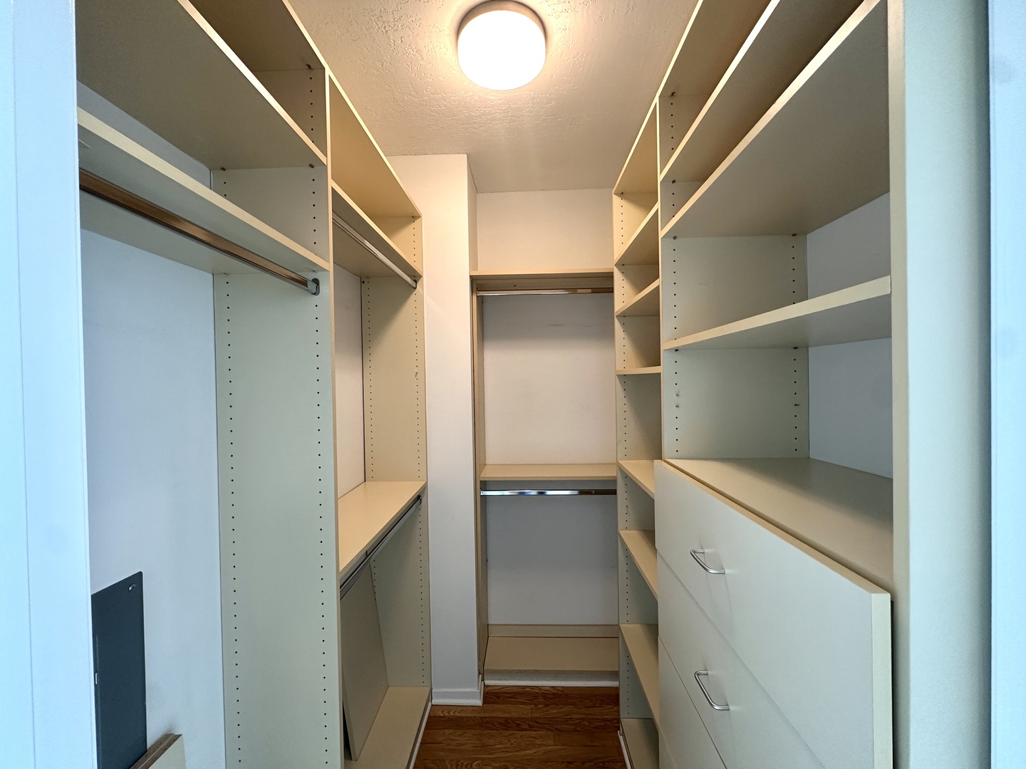 600 N Kingsbury Street Unit: 1707