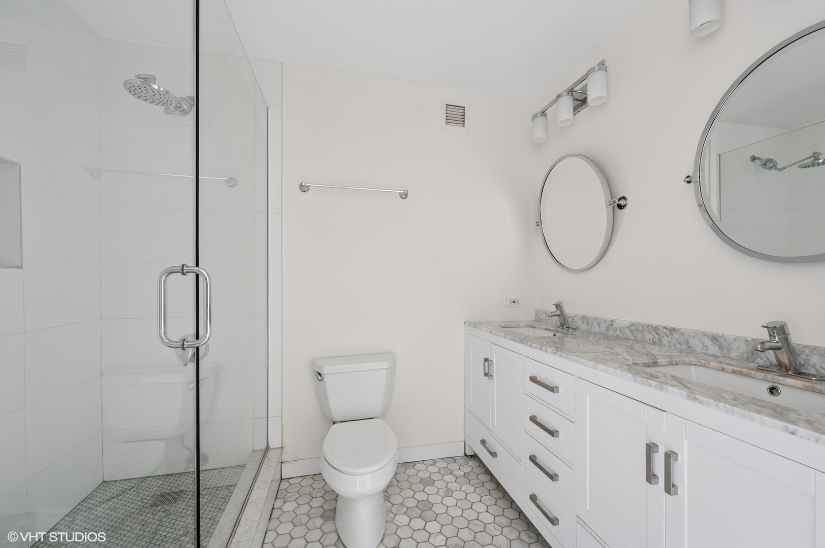 600 N Kingsbury Street Unit: 1707