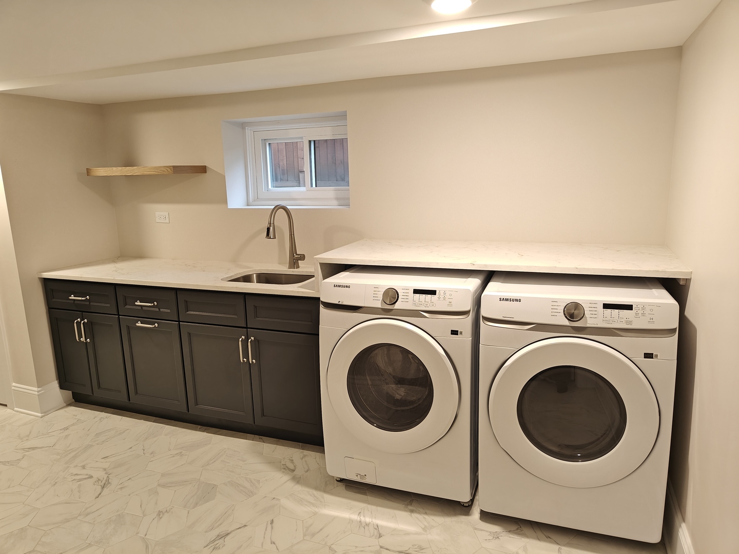 292 N Addison Avenue