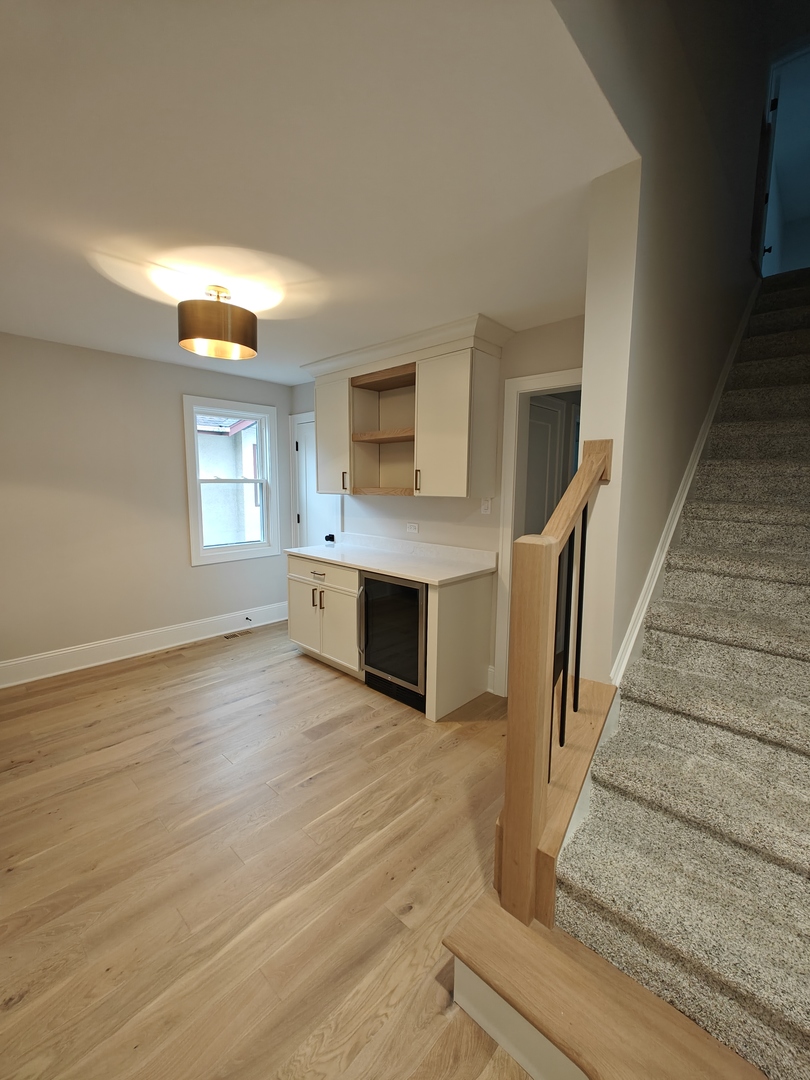 292 N Addison Avenue