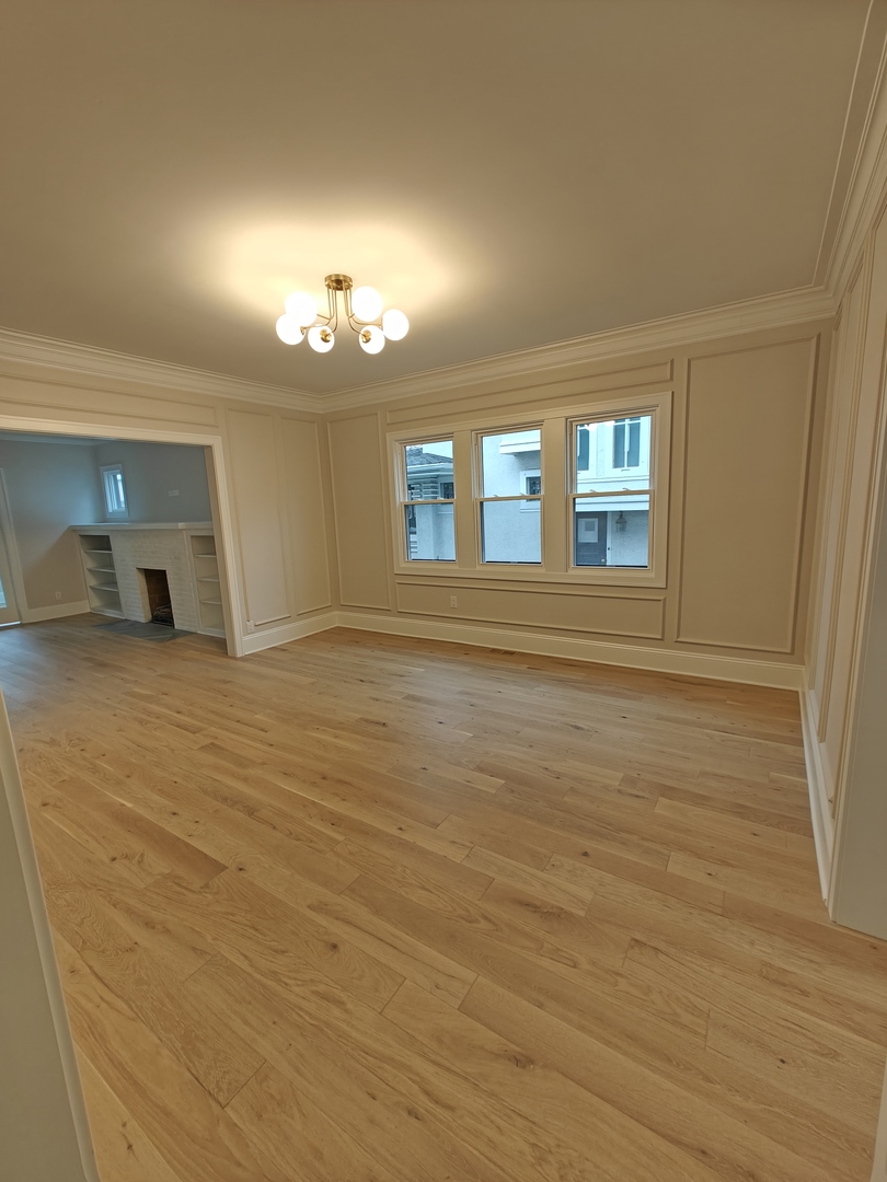 292 N Addison Avenue