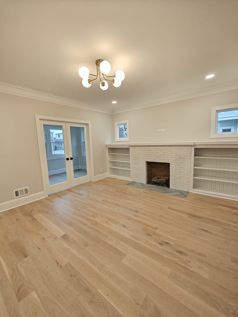 292 N Addison Avenue