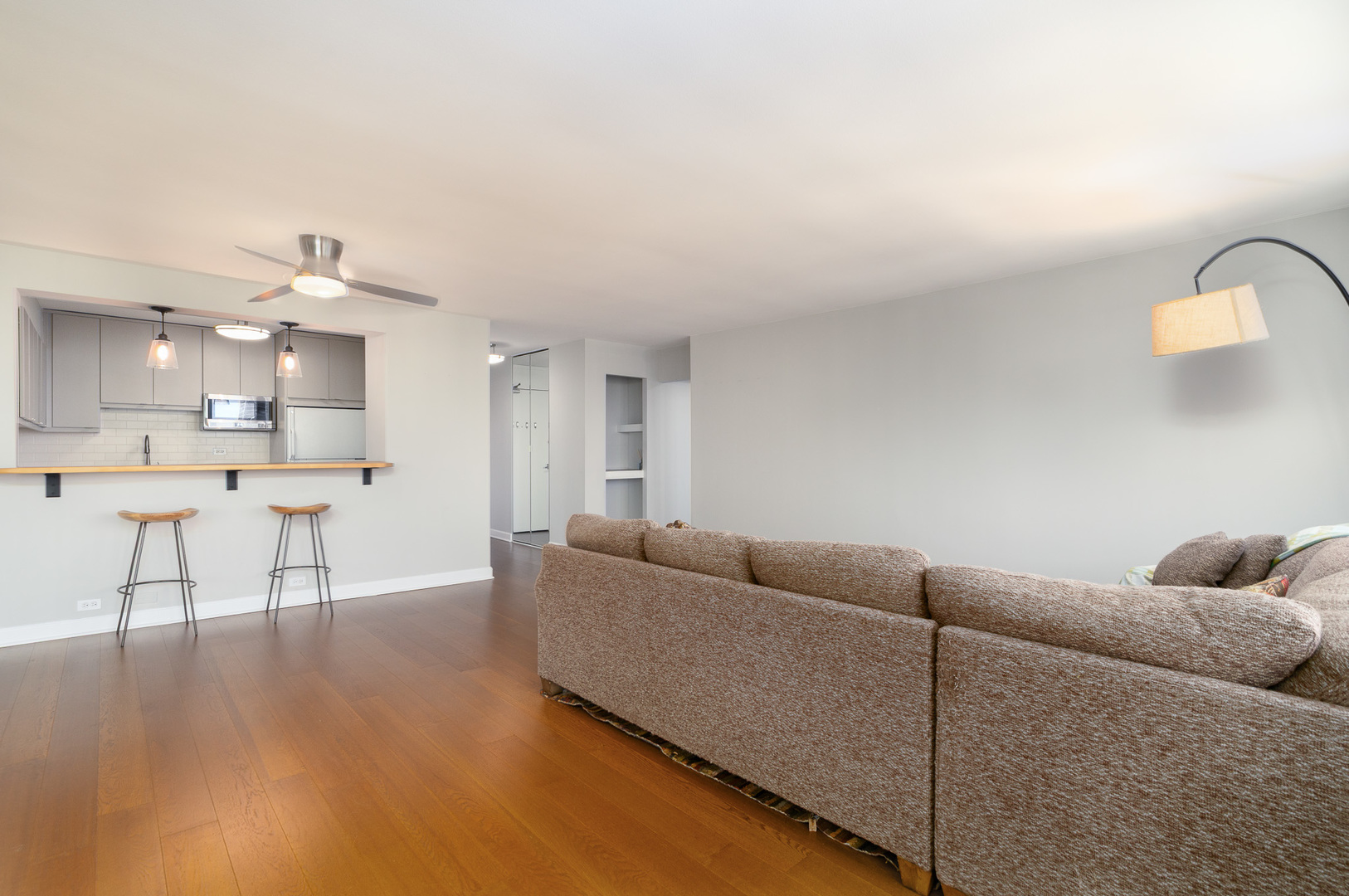 1560 N SANDBURG Terrace Unit: 2506J