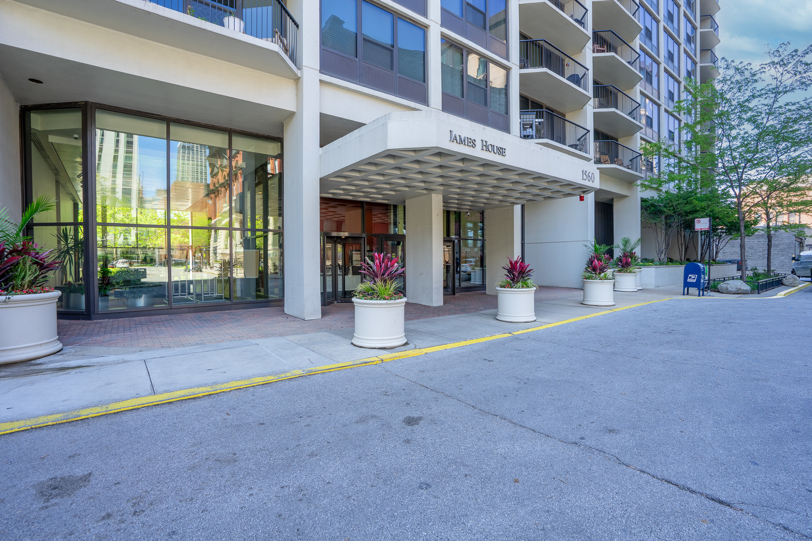 1560 N SANDBURG Terrace Unit: 2506J