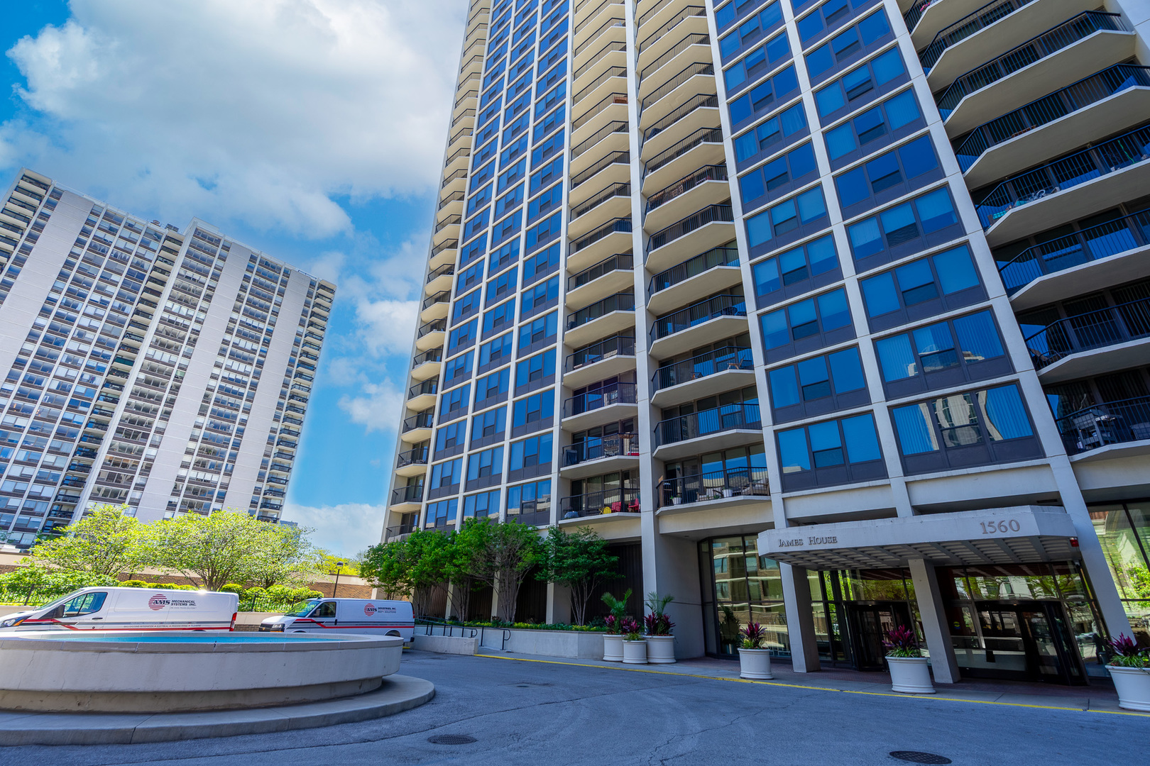1560 N SANDBURG Terrace Unit: 2506J