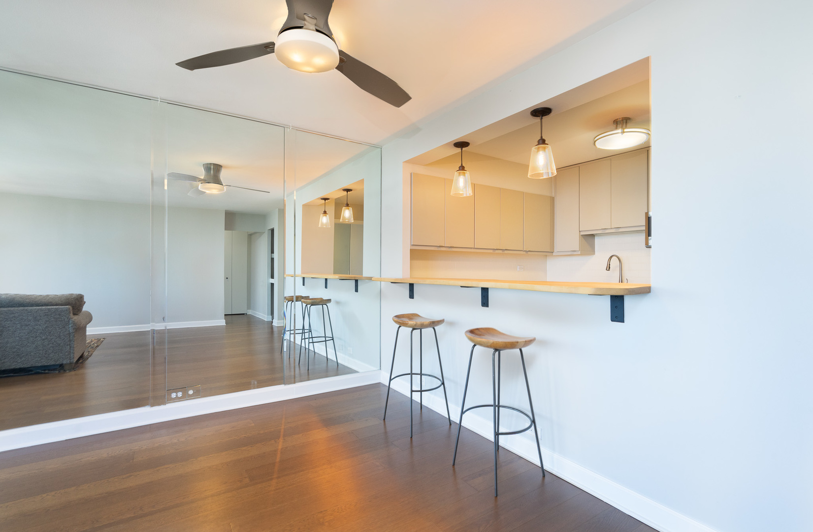 1560 N SANDBURG Terrace Unit: 2506J