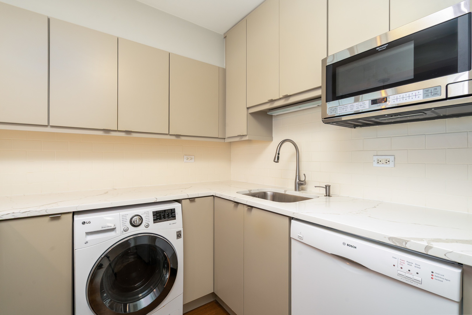 1560 N SANDBURG Terrace Unit: 2506J