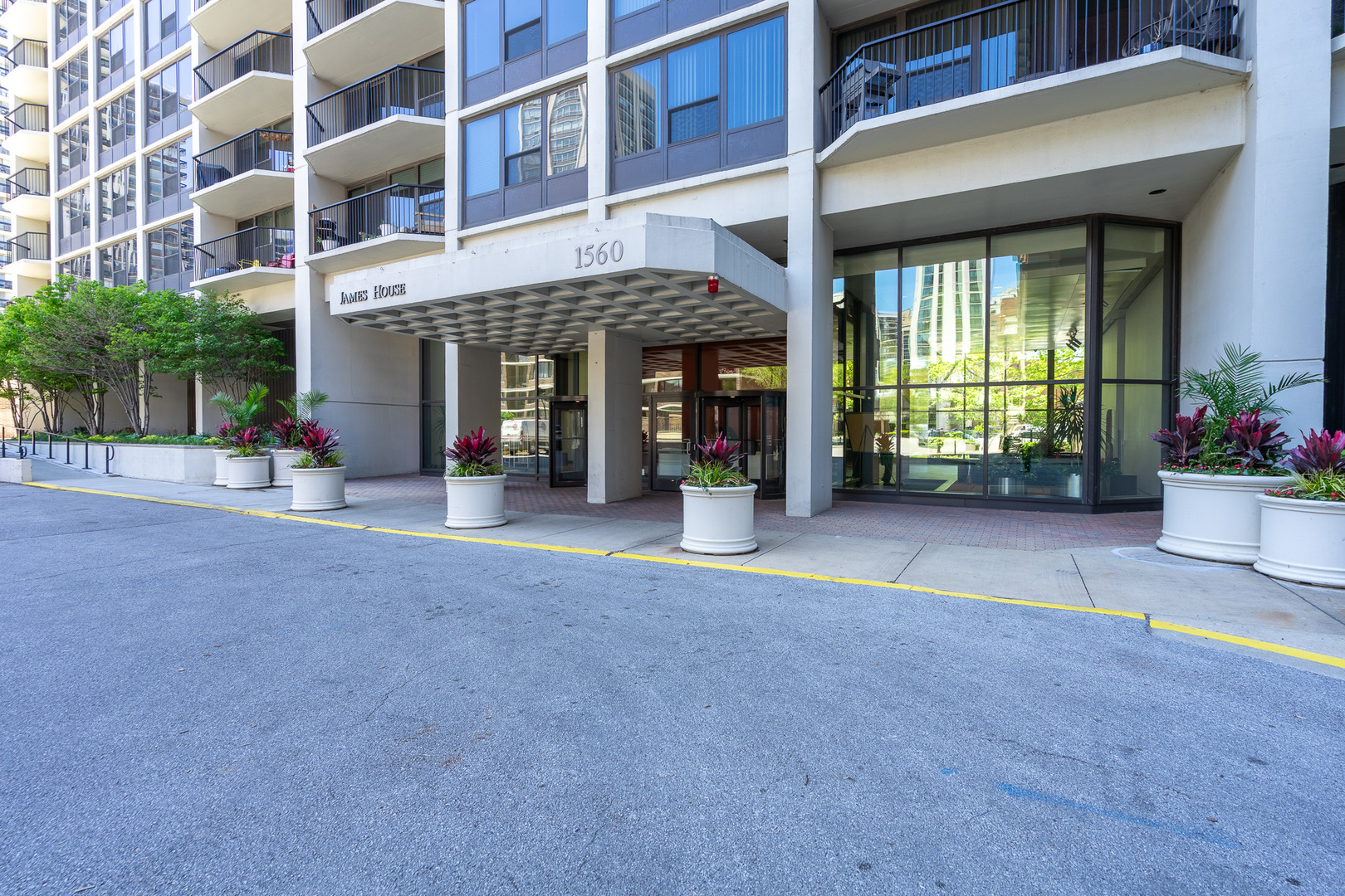 1560 N SANDBURG Terrace Unit: 2506J
