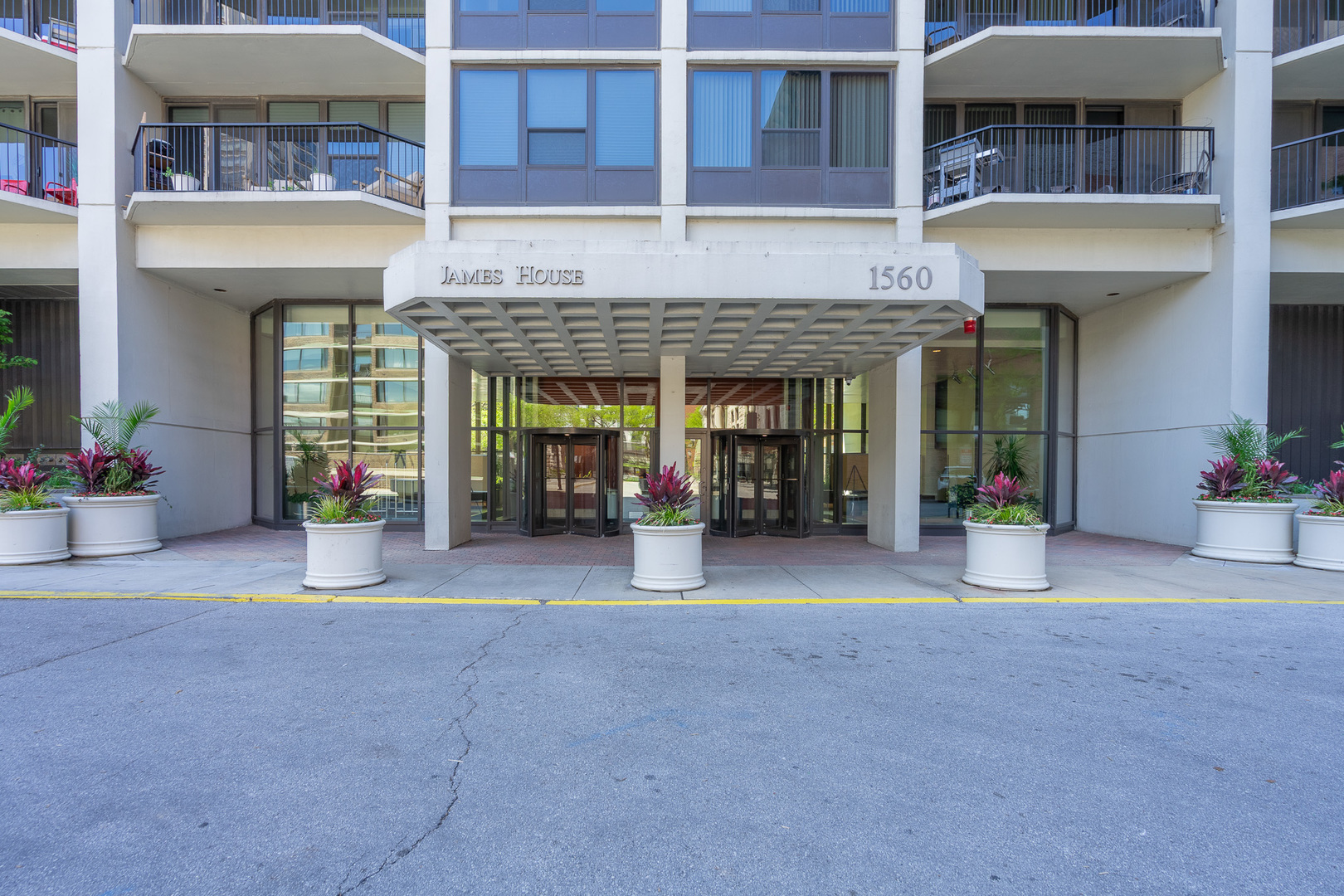 1560 N SANDBURG Terrace Unit: 2506J