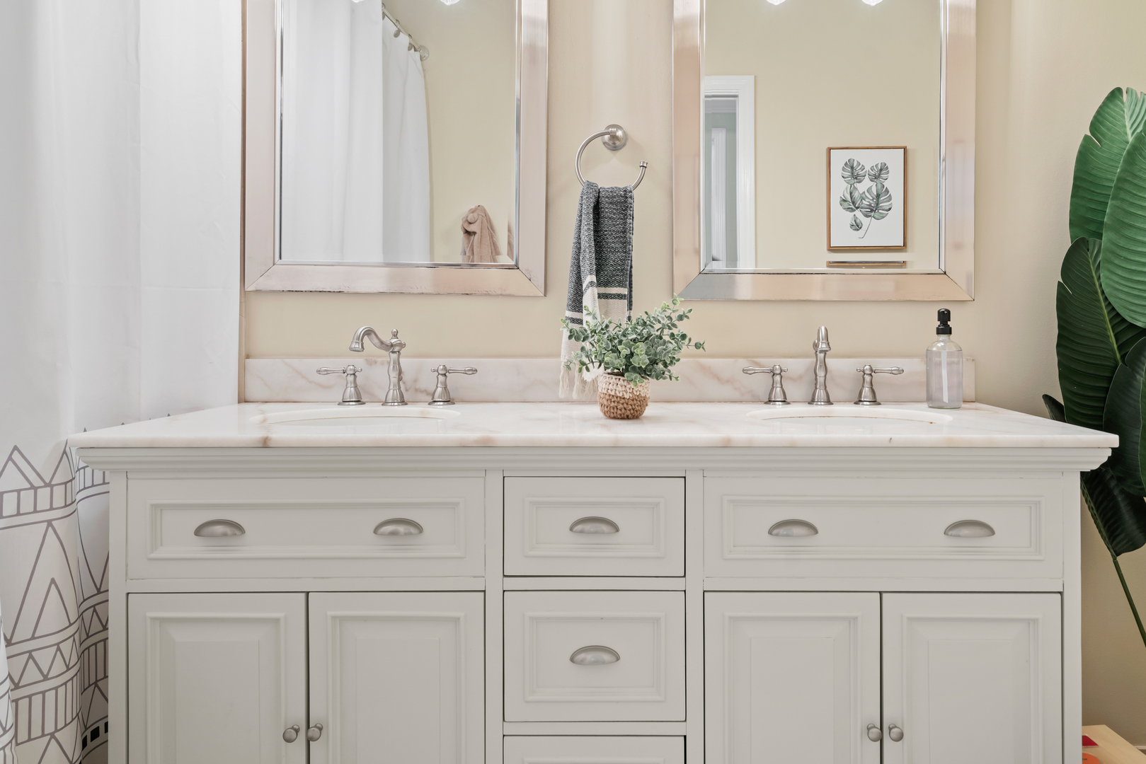 3037 N Racine Avenue Unit: 1