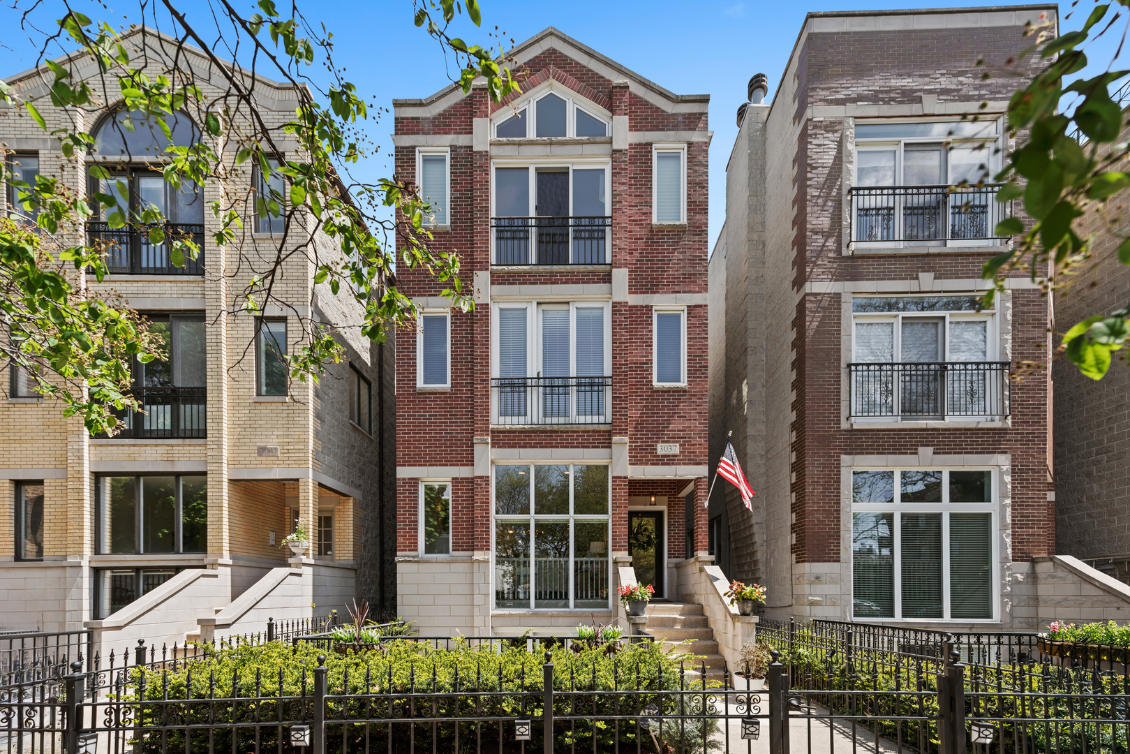 3037 N Racine Avenue Unit: 1
