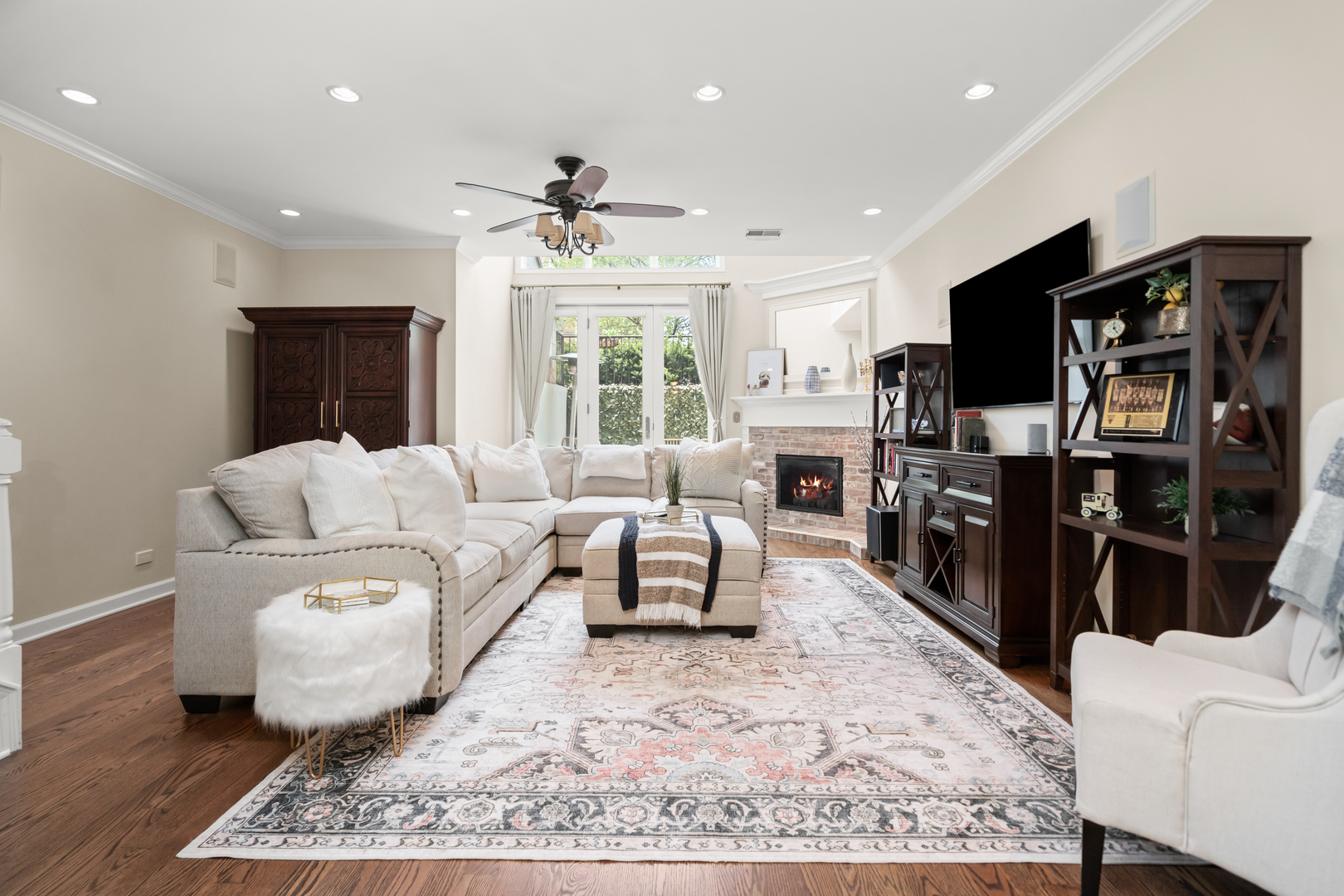 3037 N Racine Avenue Unit: 1