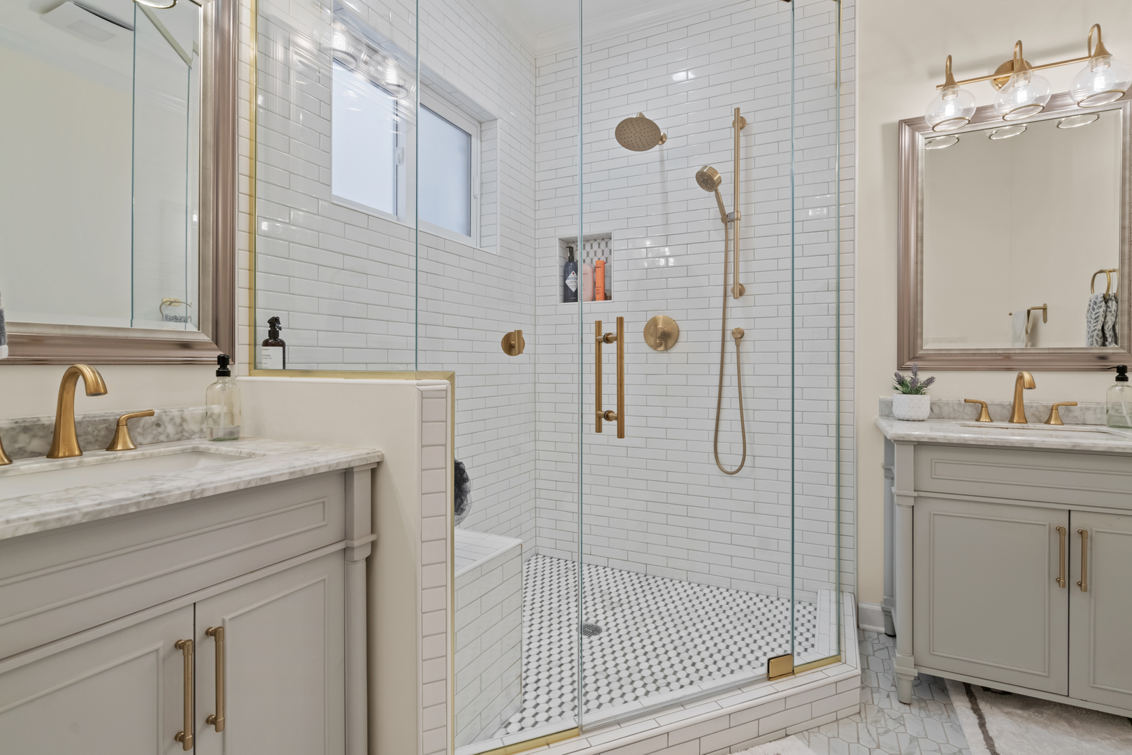 3037 N Racine Avenue Unit: 1