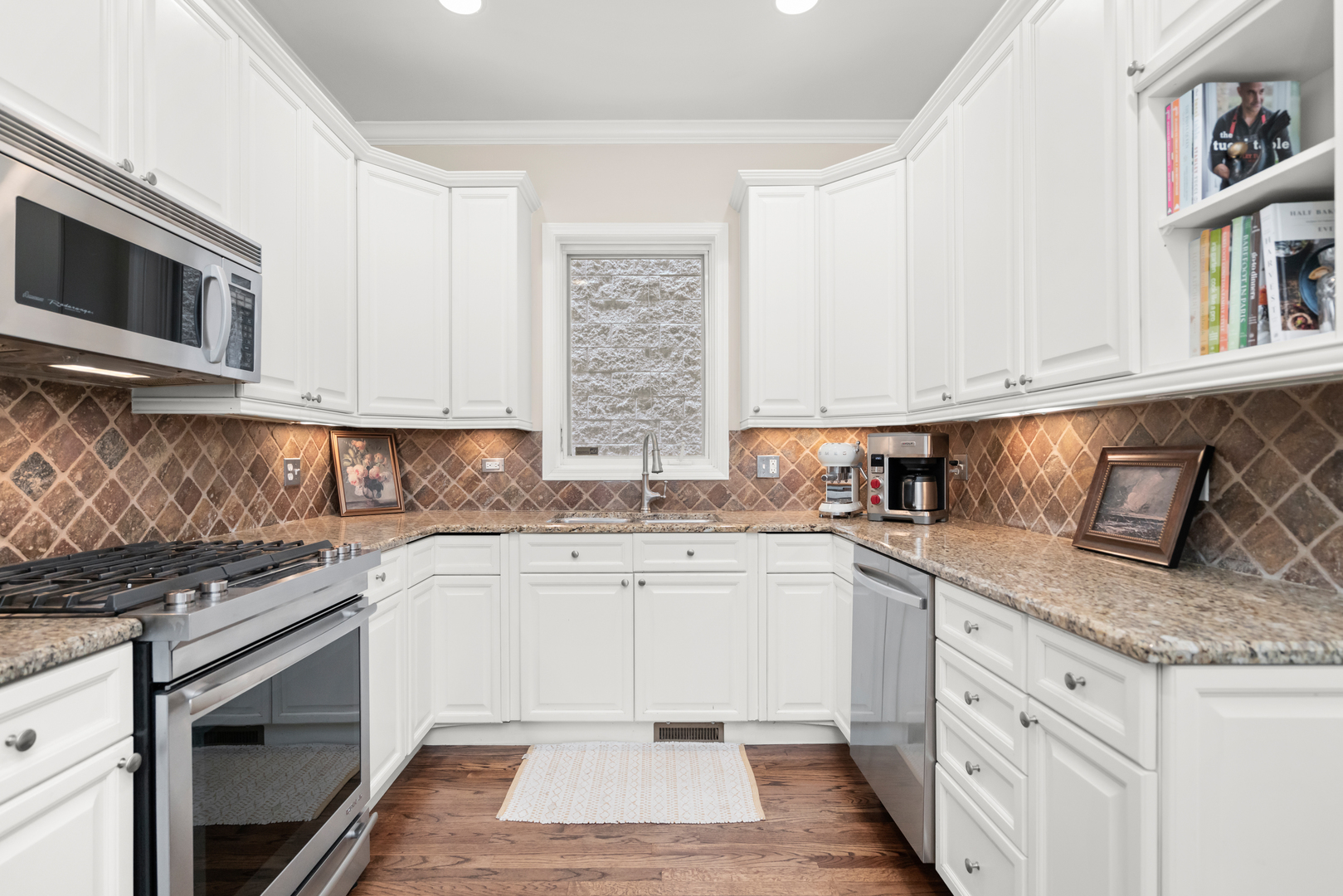 3037 N Racine Avenue Unit: 1