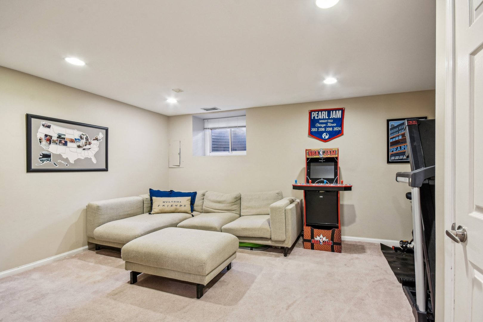 1152 W School Street Unit: 1152