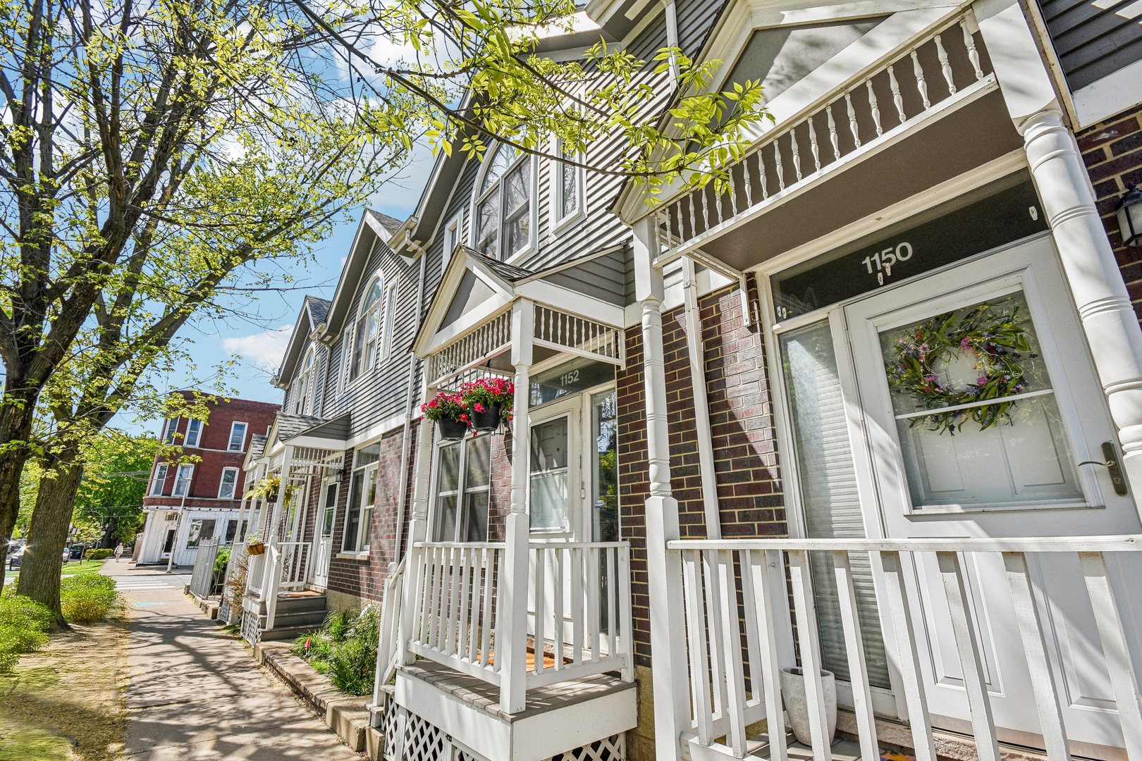 1152 W School Street Unit: 1152