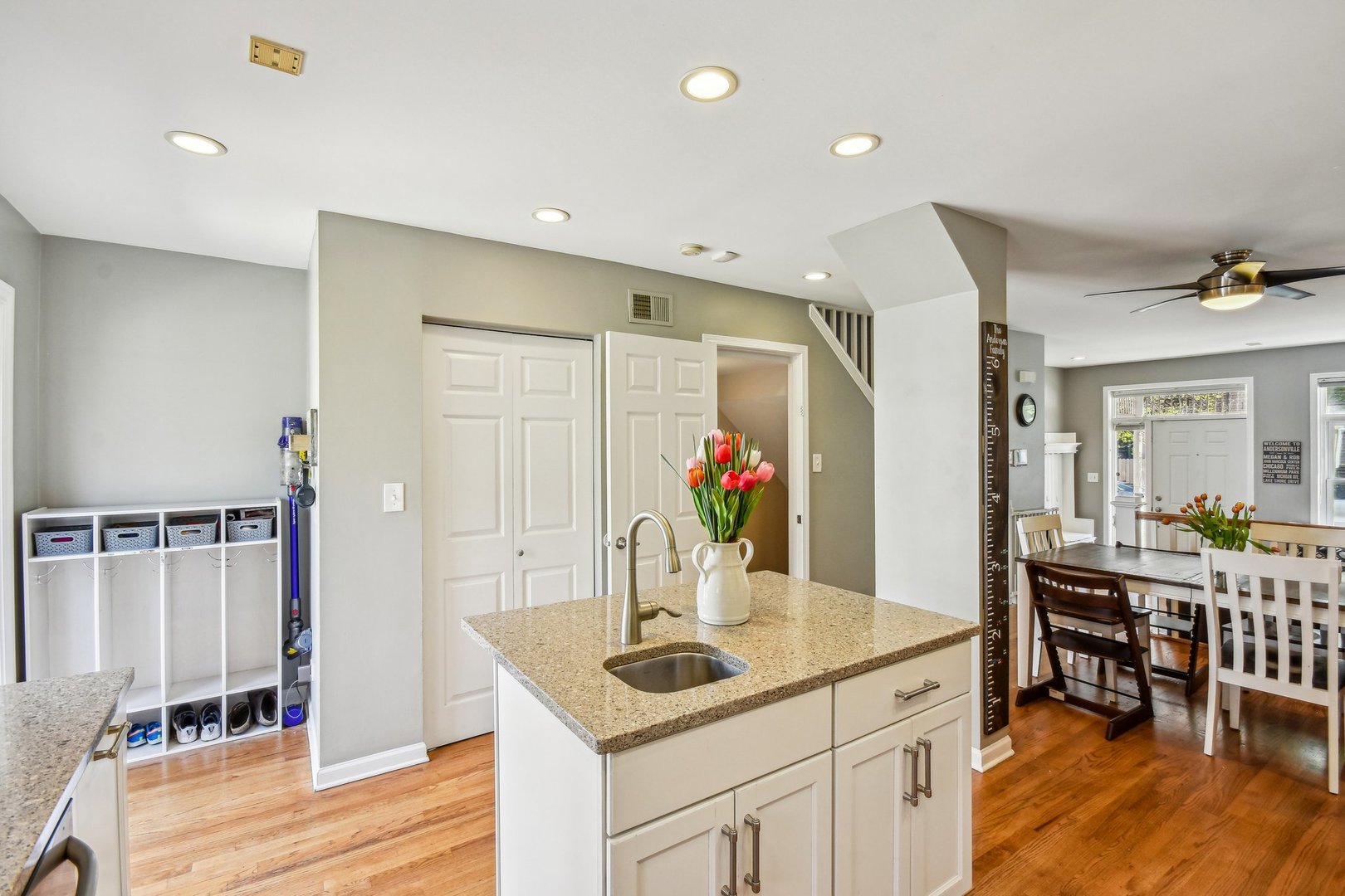 1152 W School Street Unit: 1152