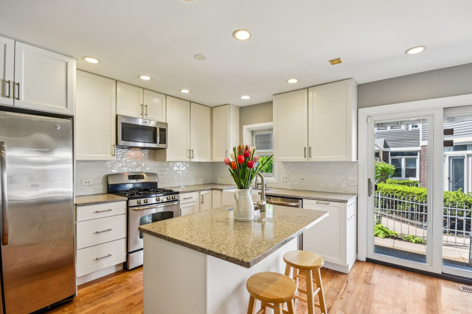 1152 W School Street Unit: 1152