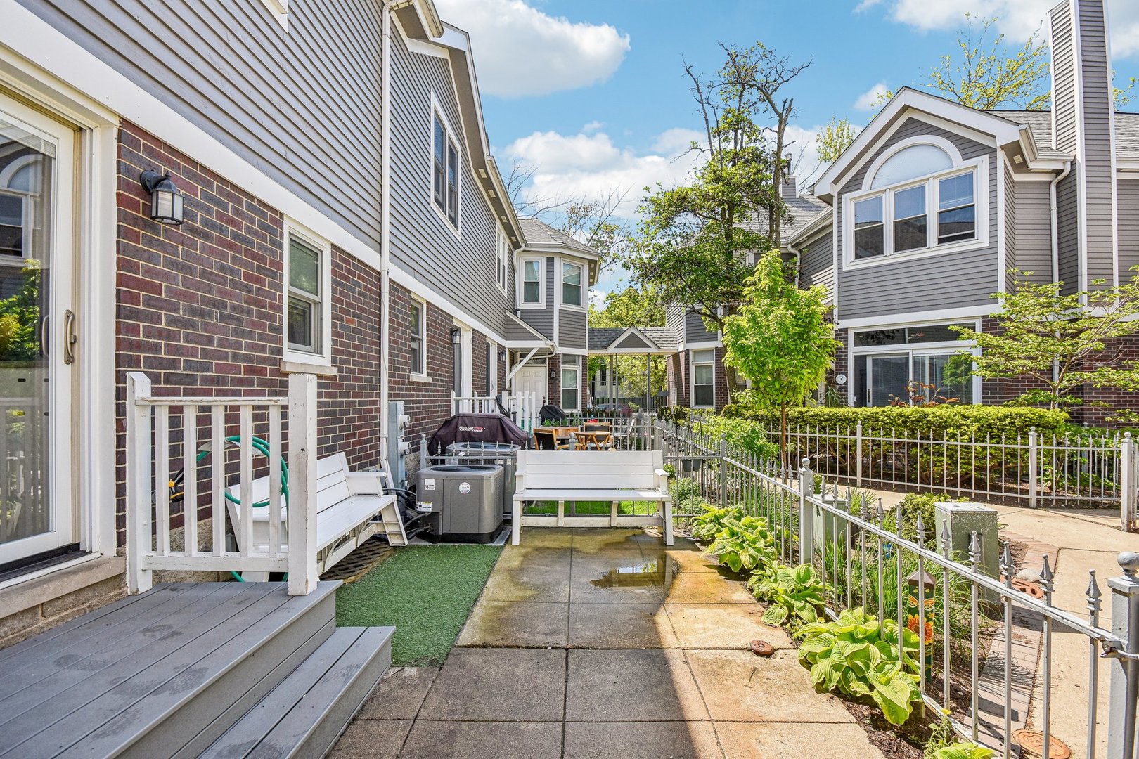 1152 W School Street Unit: 1152