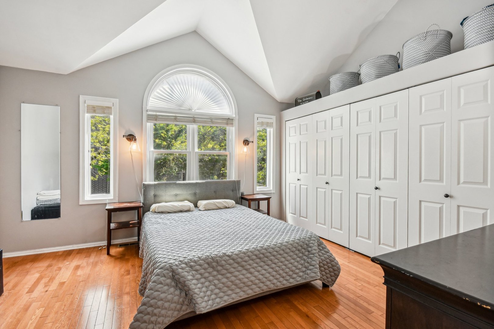 1152 W School Street Unit: 1152