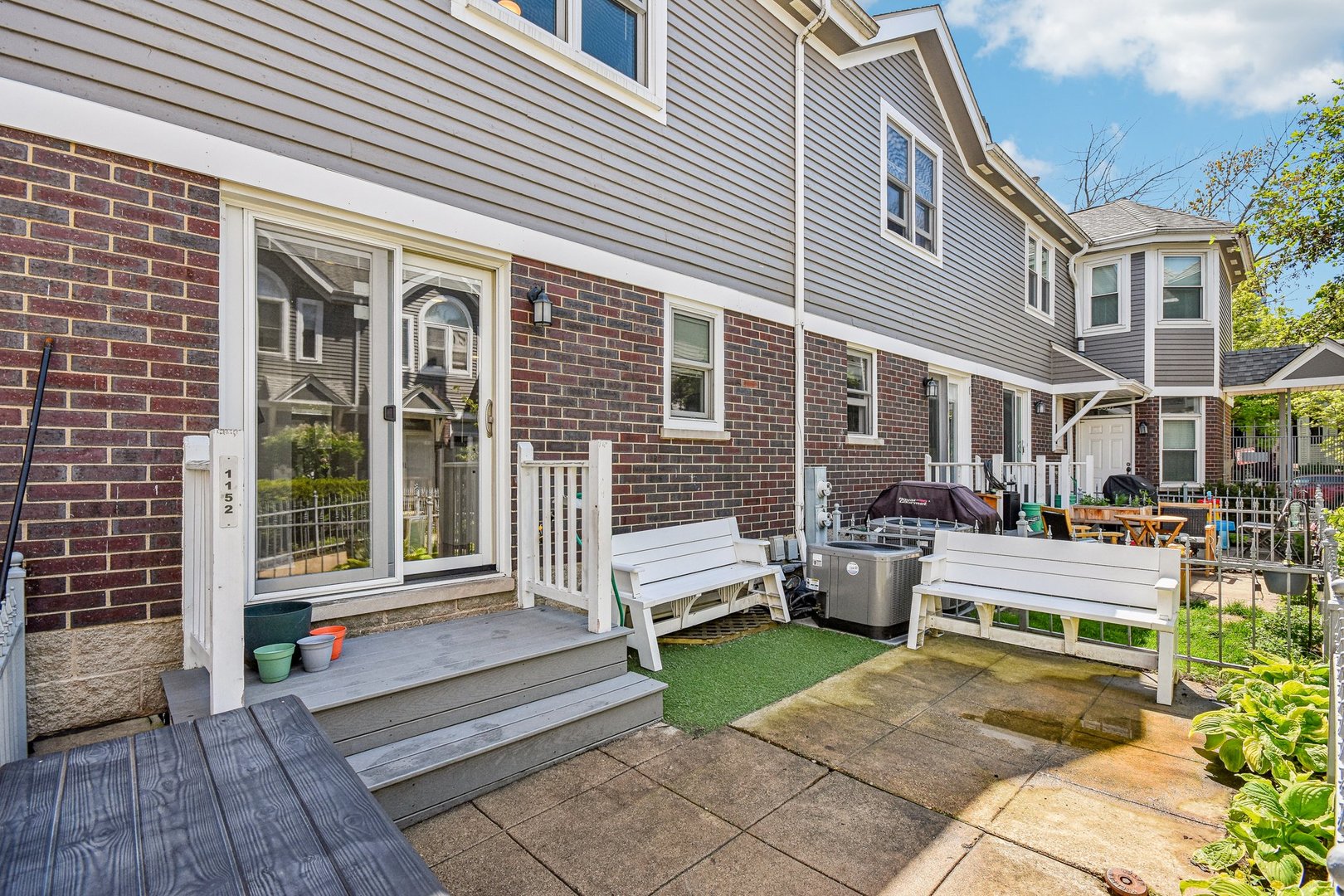 1152 W School Street Unit: 1152