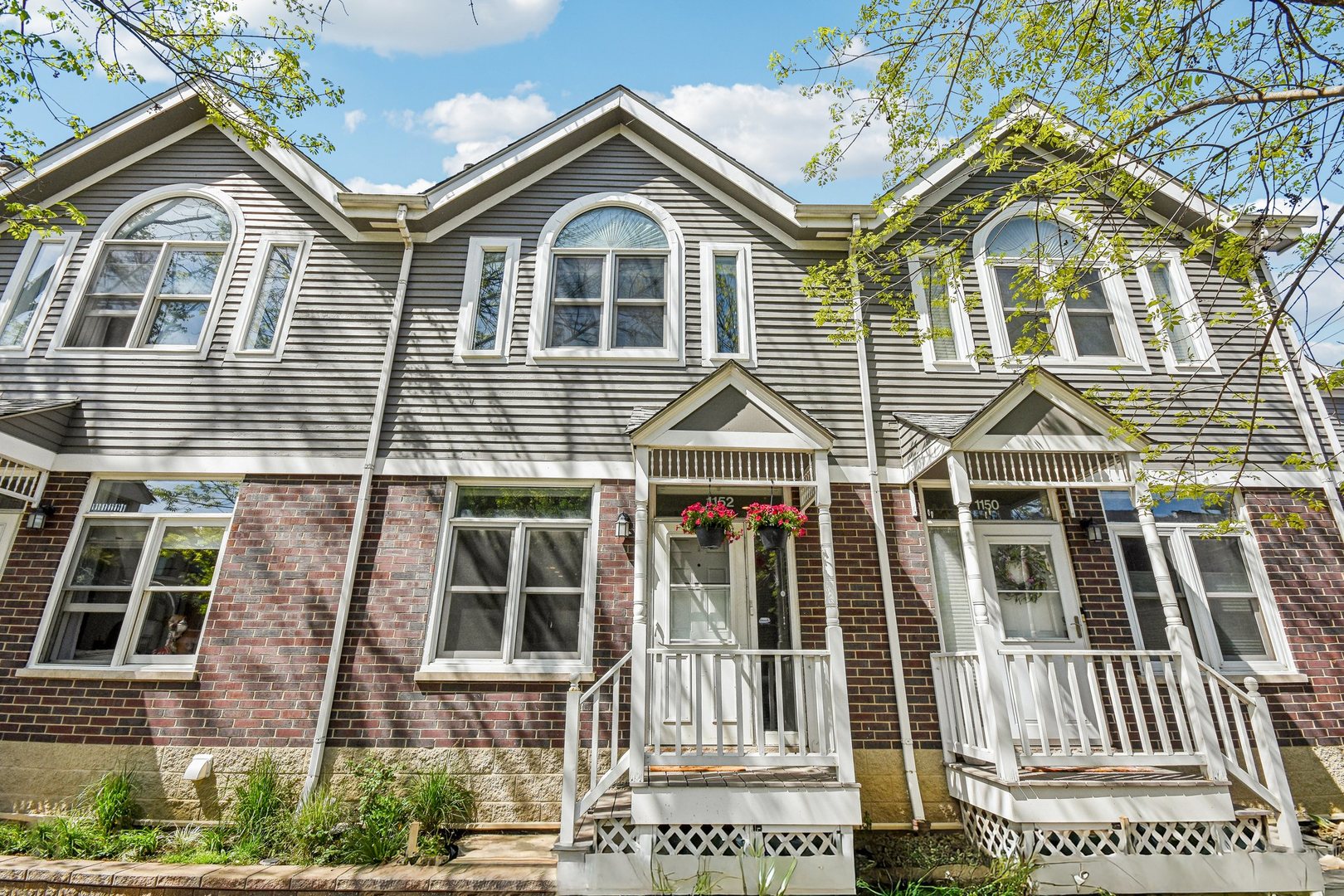 1152 W School Street Unit: 1152