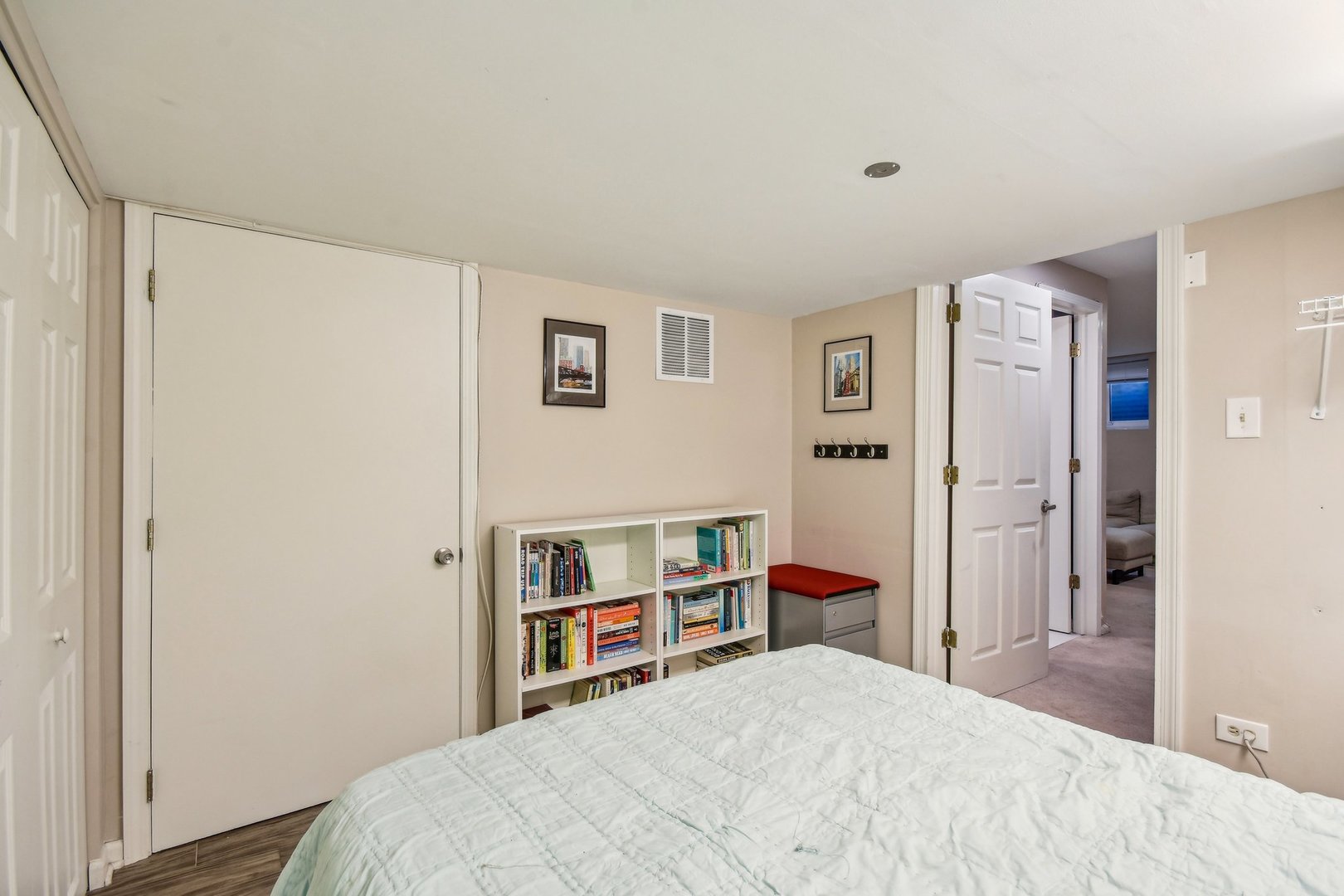 1152 W School Street Unit: 1152