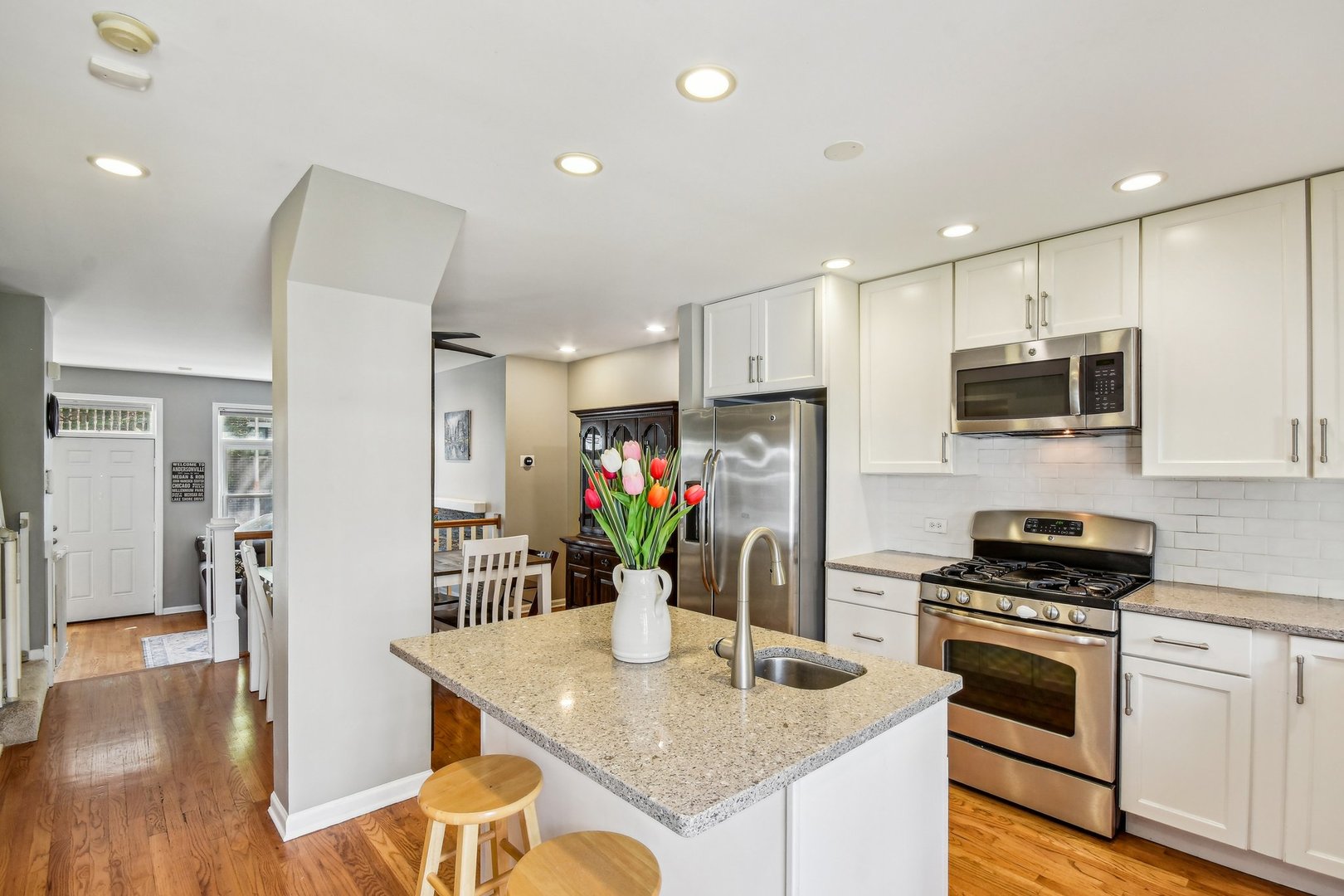 1152 W School Street Unit: 1152
