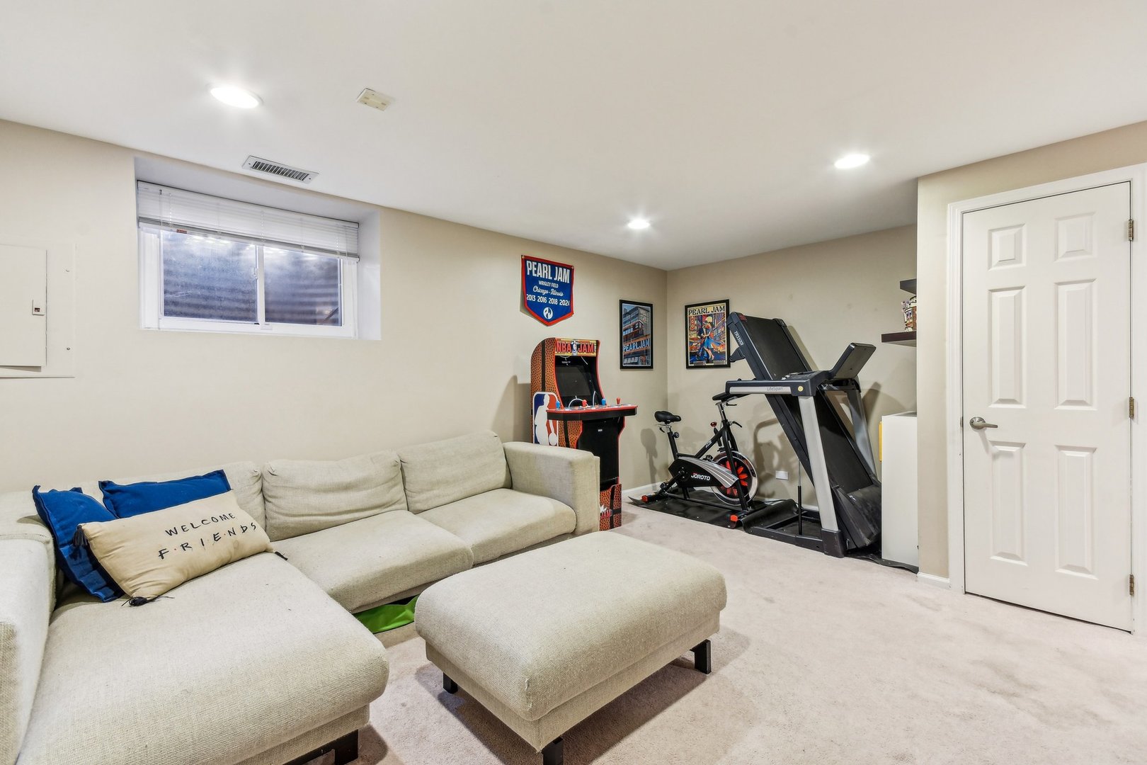 1152 W School Street Unit: 1152