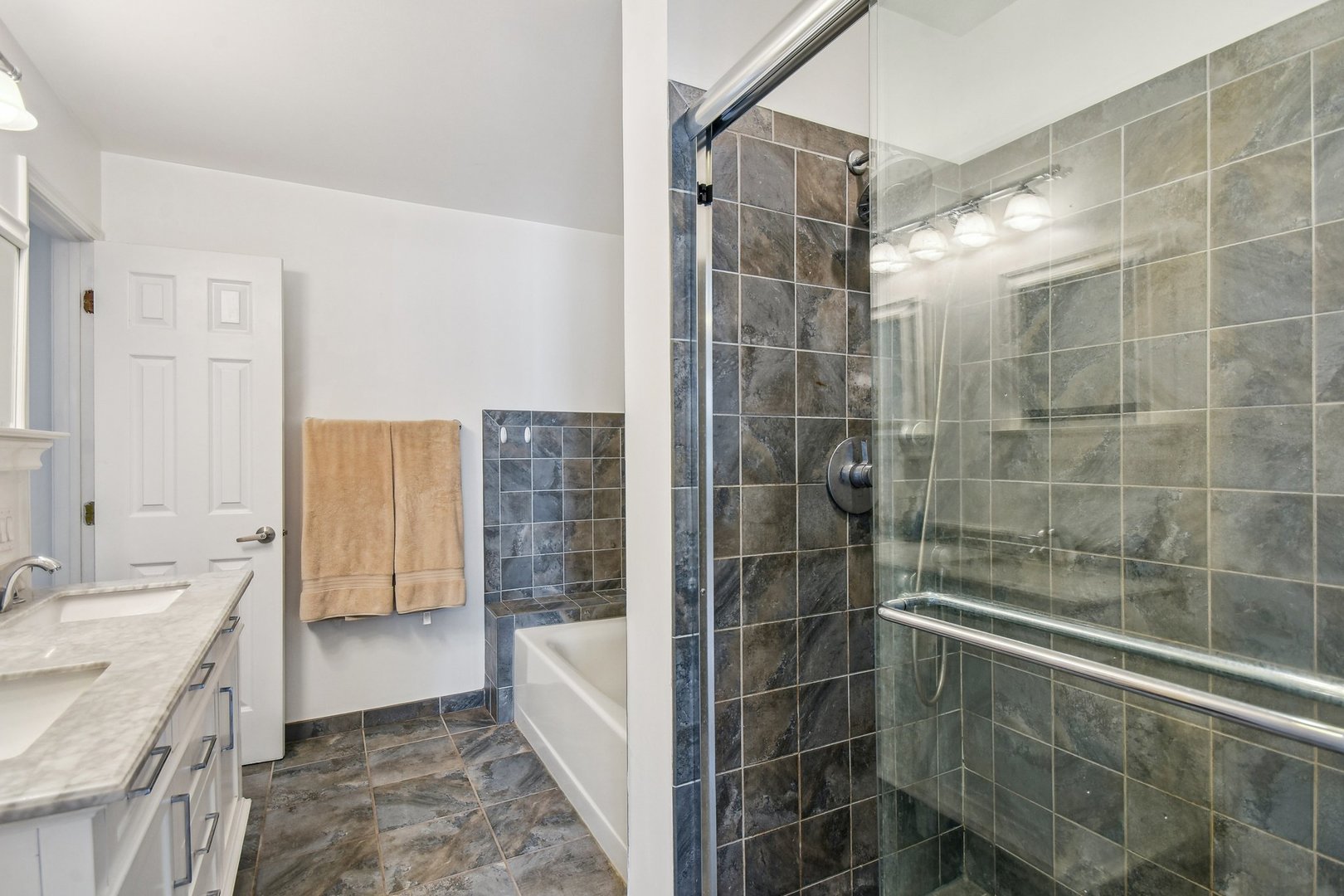 1152 W School Street Unit: 1152