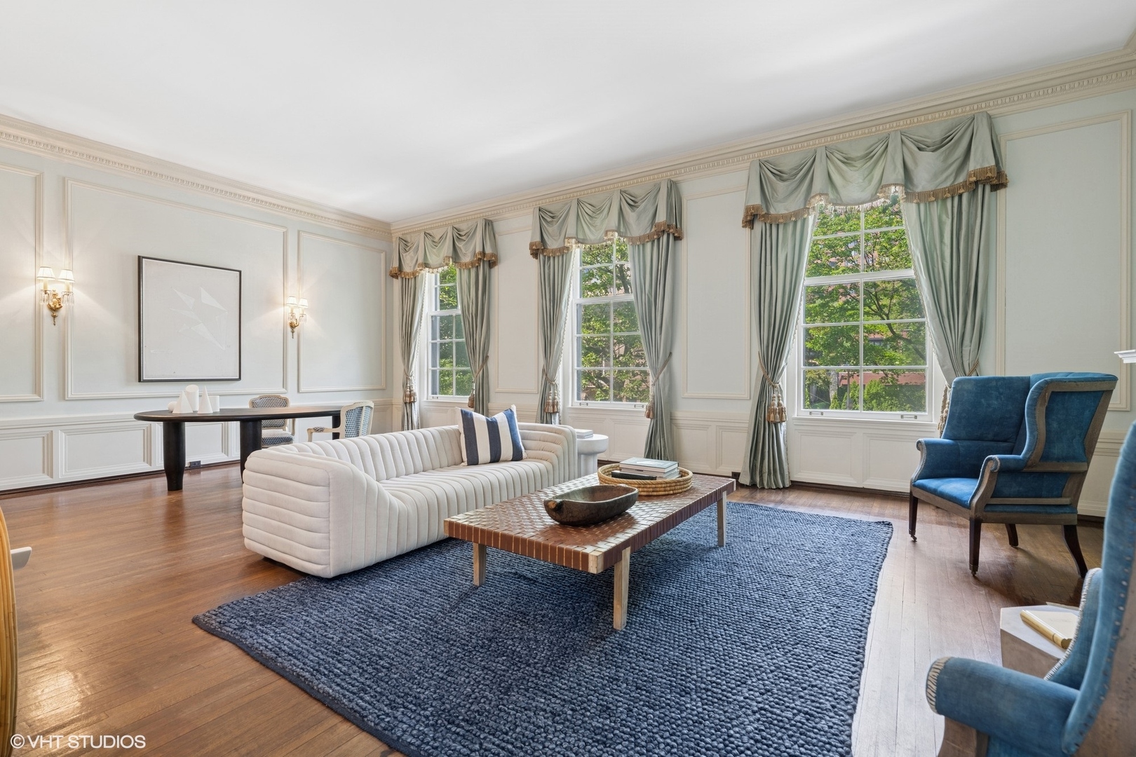 325 W Wellington Avenue