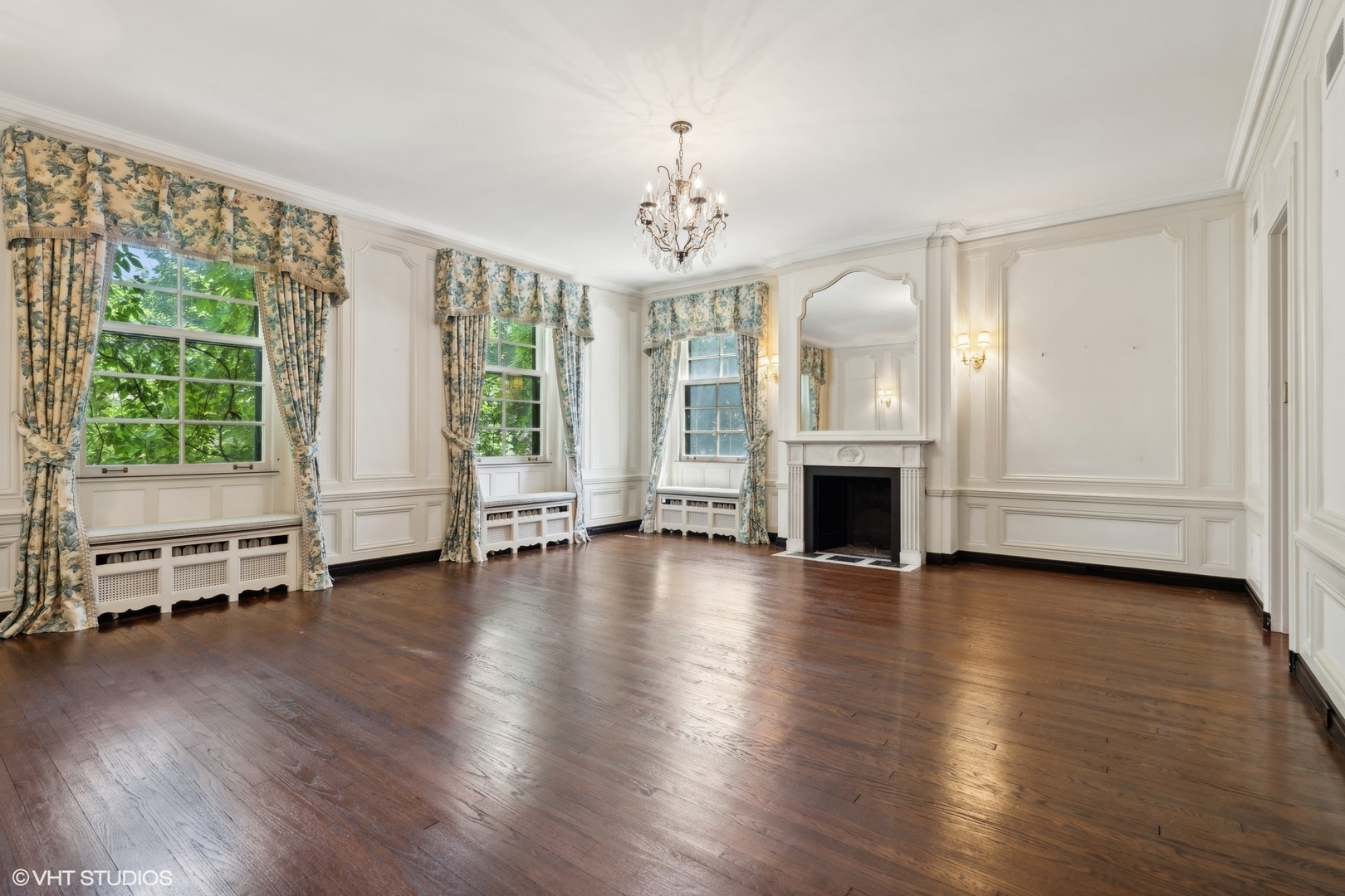 325 W Wellington Avenue