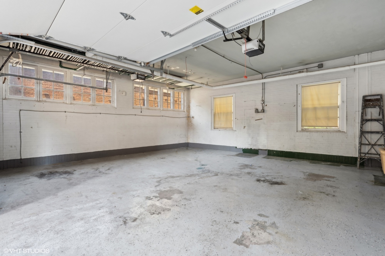 325 W Wellington Avenue