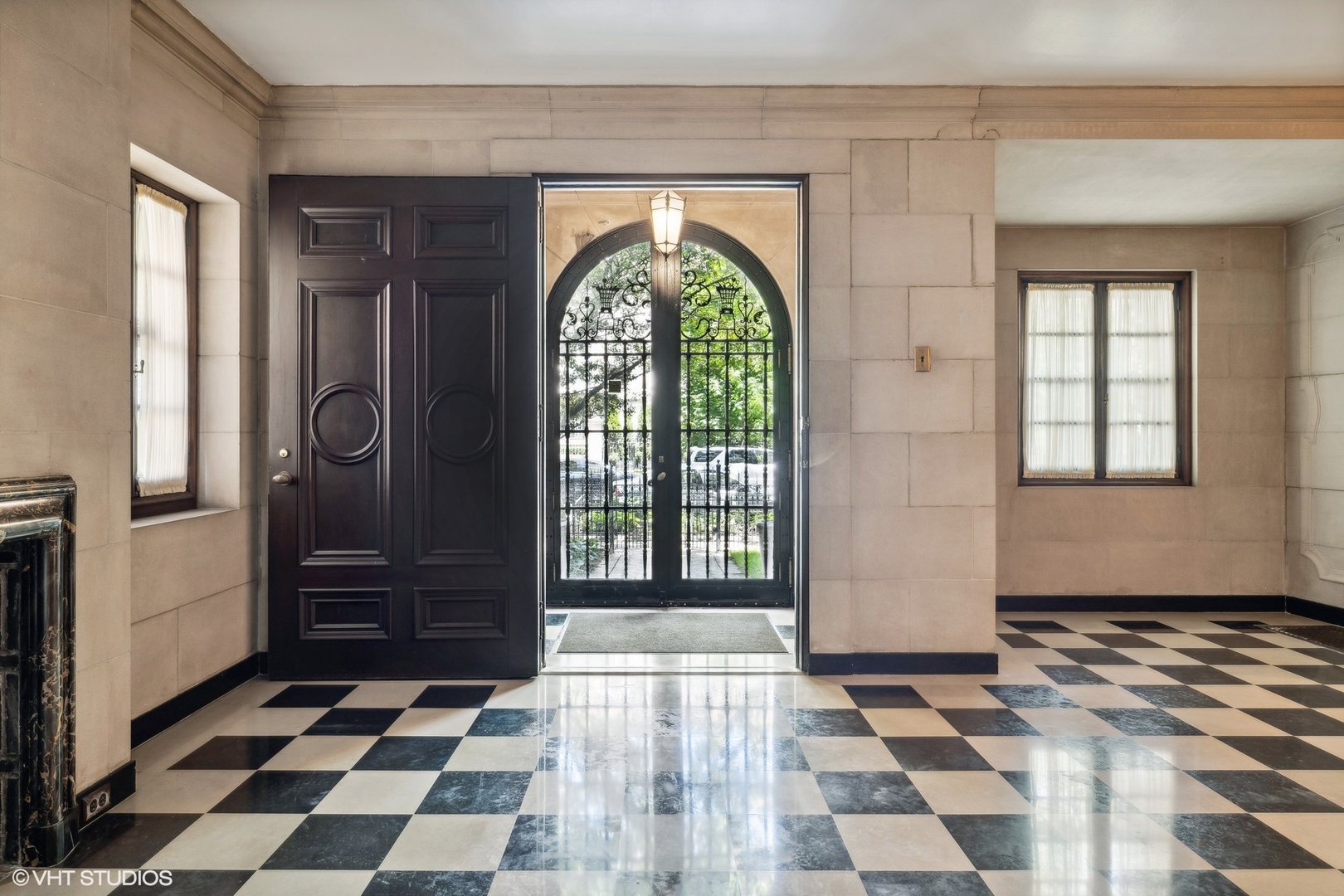 325 W Wellington Avenue