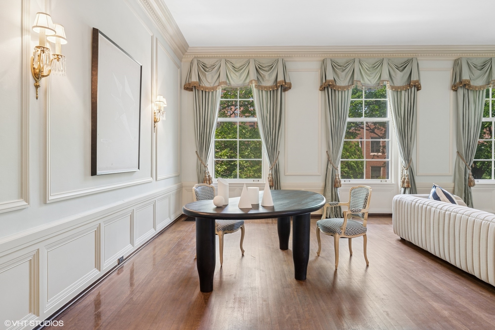 325 W Wellington Avenue